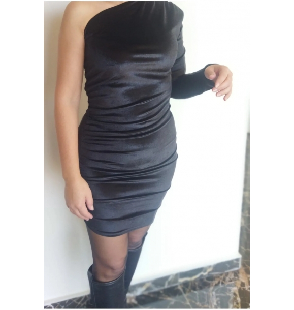 Специальное новогоднее черное бархатное платье со сборками и одним рукавом | Sumka