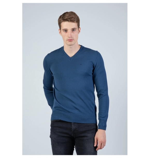 Мужской свитер цвета индиго с v-образным вырезом | Sumka
