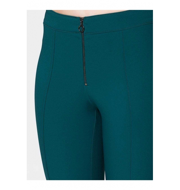 Детальные штаны с короткими штанинами и зеленого цвета. | Sumka