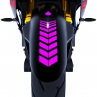 2 штуки спортивных мотоциклетных крыльев розового цвета с наклейками на шлеме 