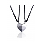 Два черно-серых магнитных сердца, пара любящихся металлических кулонов. | Sumka