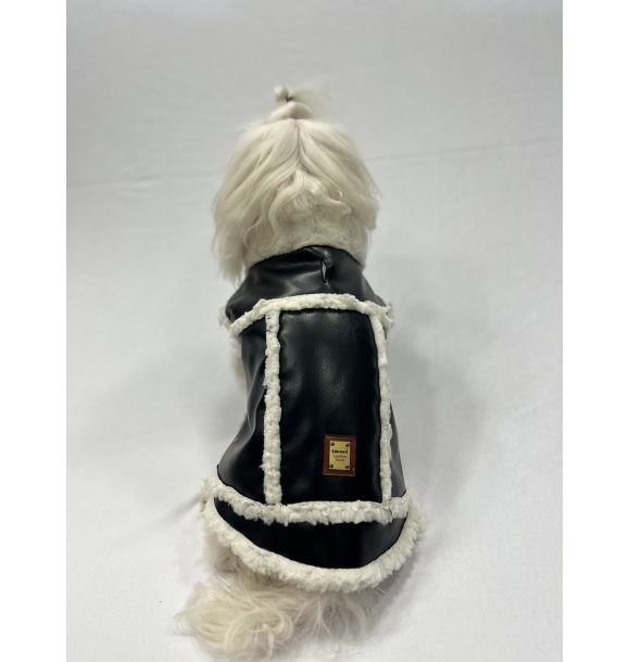 Черная кожаная куртка с меховым воротником для собак | Sumka