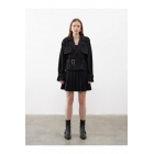 Короткое пальто с деталями в виде пояса и черным цветом. | Sumka
