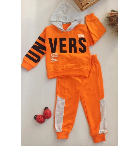 Оранжевый набор детской одежды с надписью 