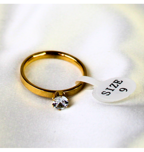 Позолоченное кольцо с одним камнем | Sumka