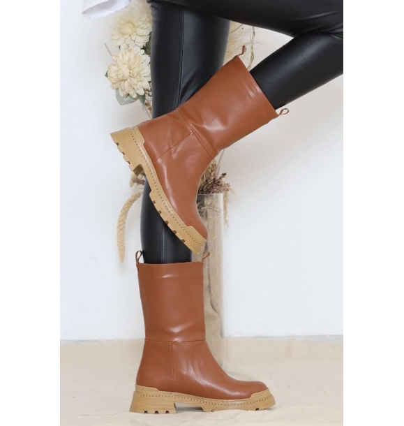 Женские ботинки на толстой подошве светло-коричневого цвета | Sumka