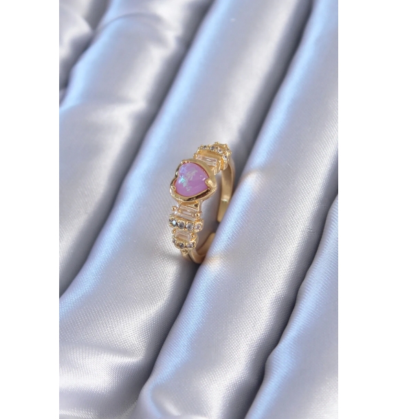 Кольцо для женщин из пурпурного золота с багетным и циркониевым камнями в форме сердца. | Sumka