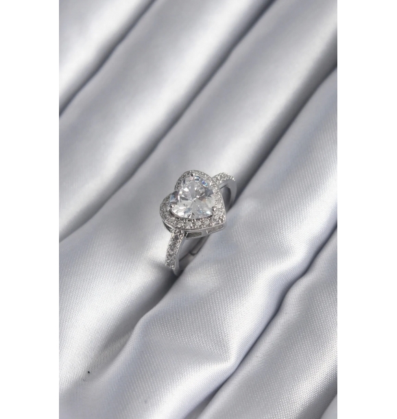 Кольцо для женщин с камнем циркония серебристого цвета в форме сердца. | Sumka